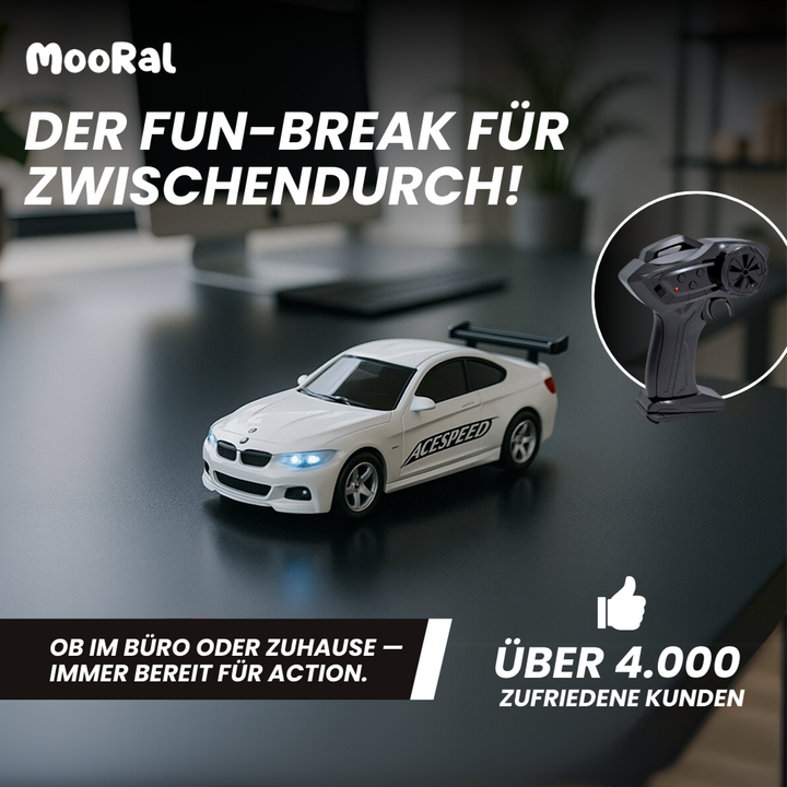 Weißes Mini Drifter RC Car auf dem Tisch – Spaß für Büro und Zuhause mit Fernbedienung