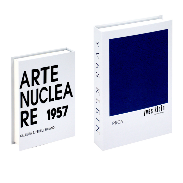 Yves Klein Deko und Aufbewahrungsbuch – Kunst Coffee Table Buch in ikonischem Blau